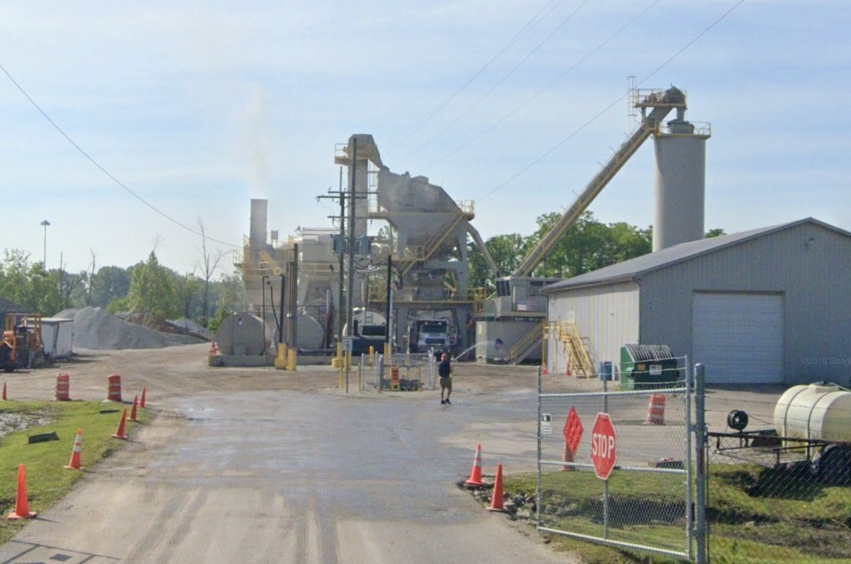 A working asphalt plant