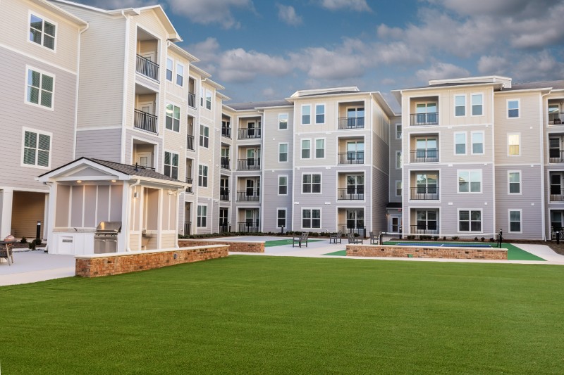 Exterior view of The Aspens at Holly Springs