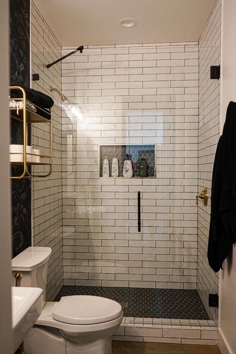 Shower surround with subway tile