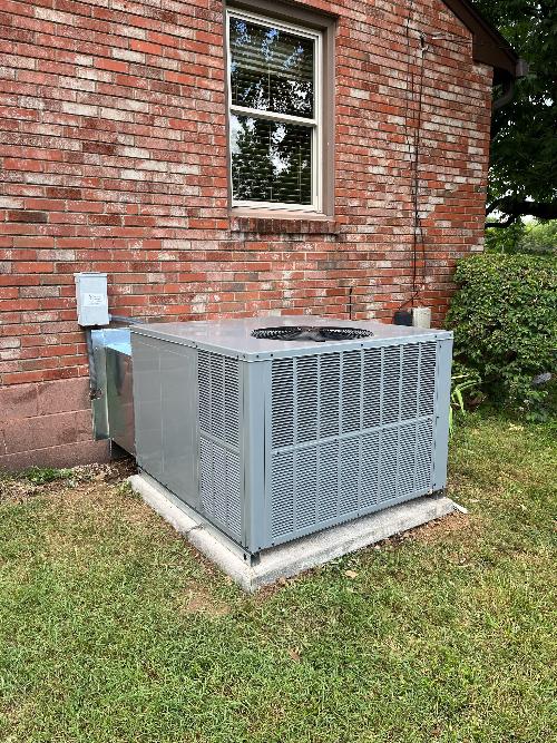 An HVAC unit on the side of a home