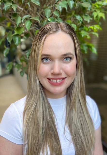 Leah headshot