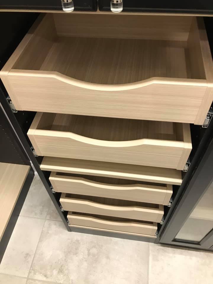 A side cubby of five open-faced pullout drawers.