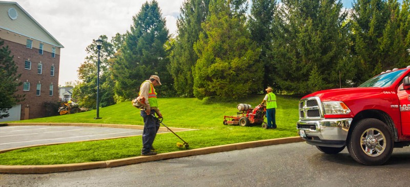 landscaping crews working to provide weekly commercial lawn maintenance