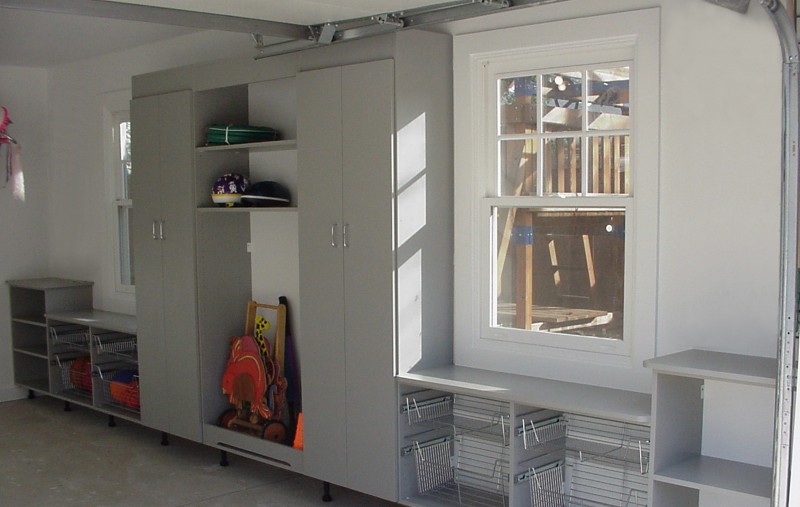 A side cubby of five open-faced pullout drawers.
