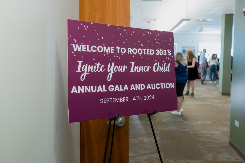 gala sign photo