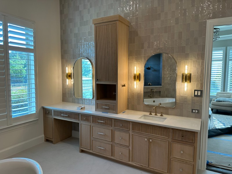 bathroom area with mirror