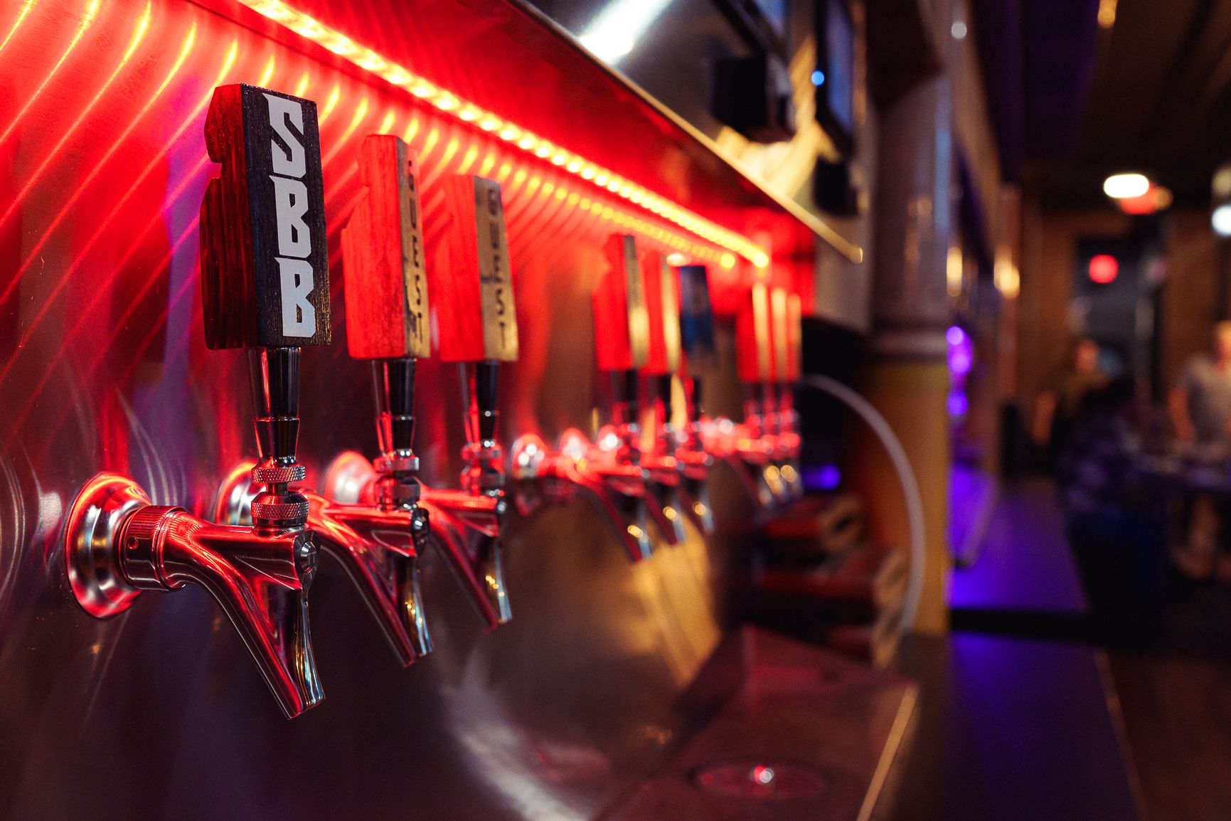 Long line of beer taps at Shipp Brothers Brewing