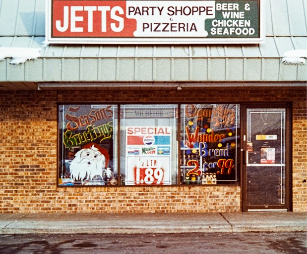 The storefront of Jett’s Pizza.