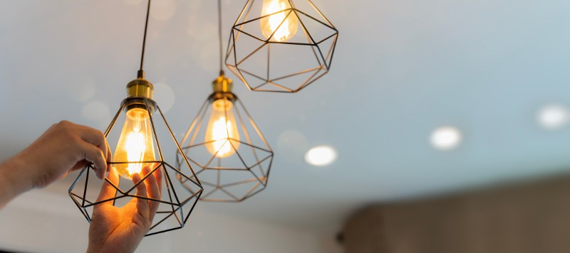 Pendant lights in brass wire