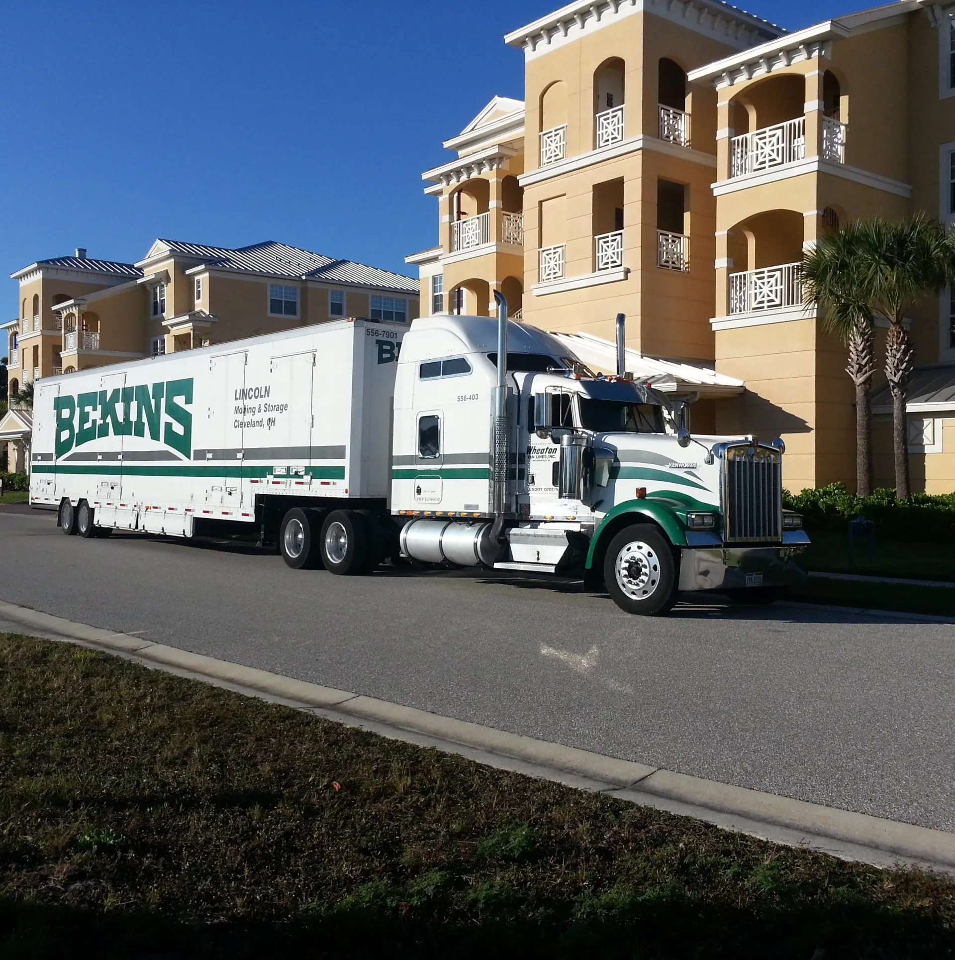 bekins semi truck