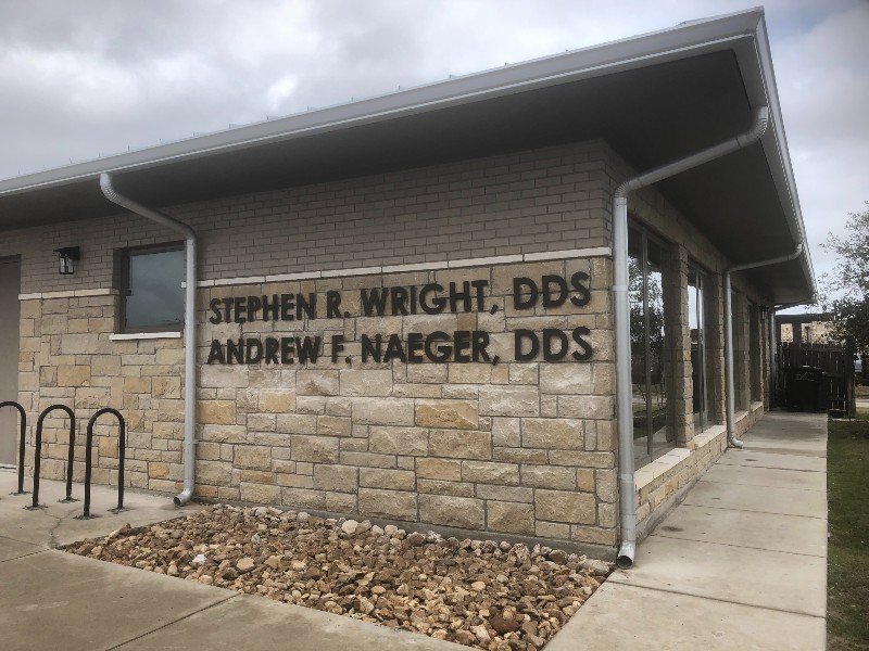 Stephen R. Wri and Andrew F. Naeger, DDS signage